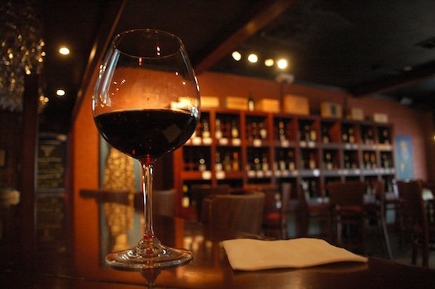 Wine_glass_at_the_bar