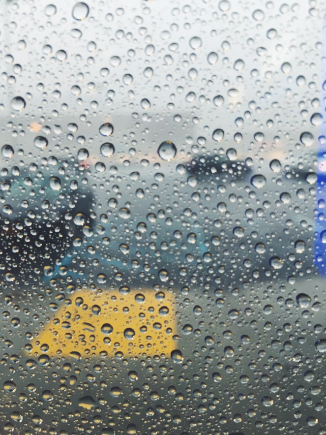 raindrops rain window yellow - bronx photography rawmultimedia photographer photo studio