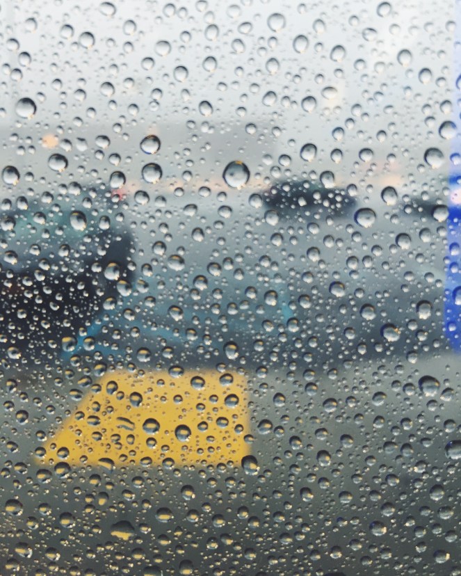 raindrops rain window yellow - bronx photography rawmultimedia photographer photo studio