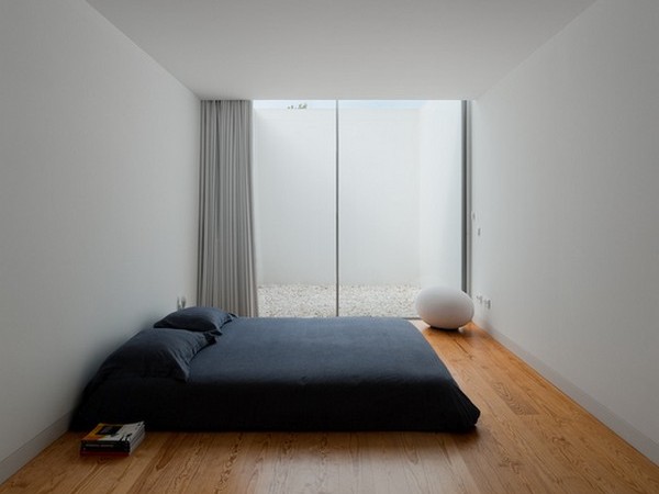 Simple-And-Minimalist-House-Design-By-Architects-Manuel-Aires-Mateus5-600x450